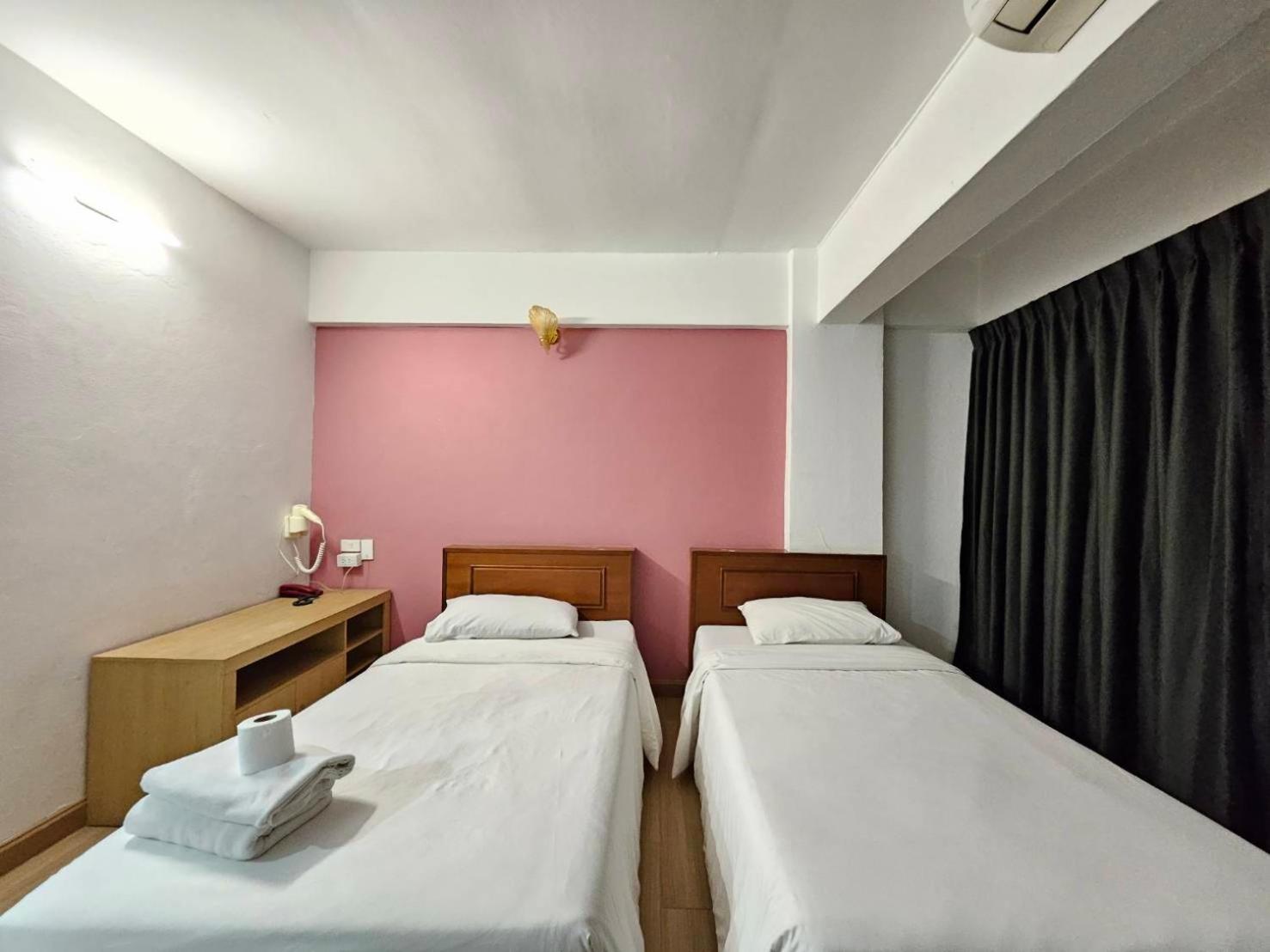 Crown Bts Nana Hotel Bangkok Exterior foto