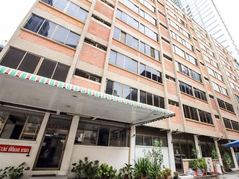 Crown Bts Nana Hotel Bangkok Exterior foto