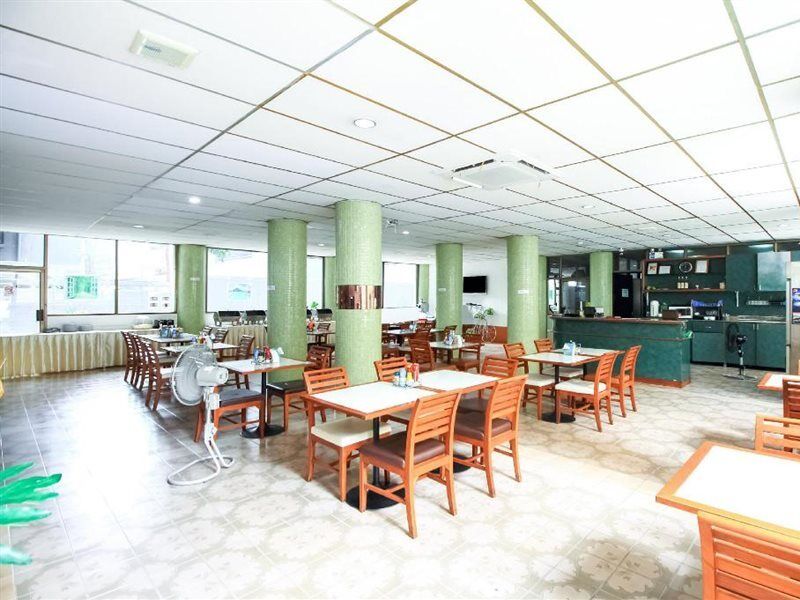 Crown Bts Nana Hotel Bangkok Exterior foto